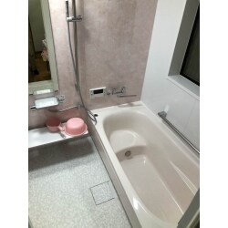 ご主人がお1人で来店されて、奥様のご要望を叶えてあげたいとお聞きしました。予算よりも希望を取り入れてあげたいと素敵なお話しをお聞かせ頂いて、最善を尽くさせて頂きました。
