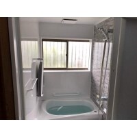 浴槽の高低差でくつろげる快適空間となりました!!