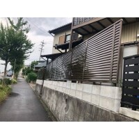 手入れいらずでスッキリとした外構フェンス