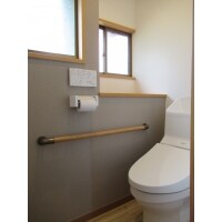 2つに別れていたトイレを1つの広々トイレに