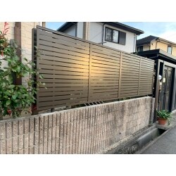 デザインを一新してアルミ形状目隠しフェンスを取り付けました！