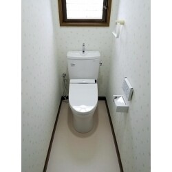 トイレ交換と内装工事を同時に行いました。