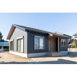 建て替え希望のお客様のお自宅の外観の写真です。