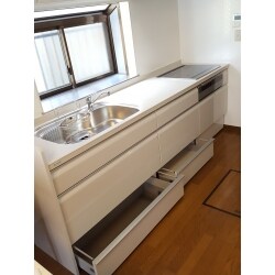 白を基本としたキッチンを採用しました。