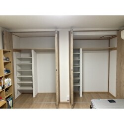 可動棚を設置し収納をリフォームしました。