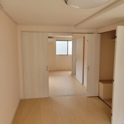 荒川区にある戸建てのお客様邸のリフォーム工事をしました。
２階と３階が住居で全面リフォームです。お部屋全体がナチュラルな色味で統一感があります。