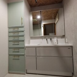 東京都荒川区におすまいのお客様邸でのリフォーム工事です。
浴室工事、洗面化粧台のリフォームをさせて頂きました。
タカラスタンダードの商品を選ばれています。