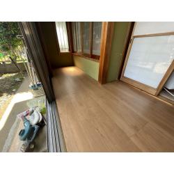 縁側の床が古くなってしまったので綺麗にしたいとご依頼でした。
上張りをして新築のようになりました。