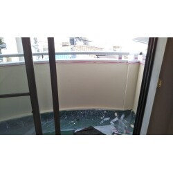 漏水をしないよう下地をしっかり補修して塗装で仕上げました。
鉄部もｹﾚﾝ錆止めして塗装しました。