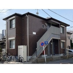 「長持ちする塗料を使って欲しい」というオーナー様のご希望でメーカーの期待耐用年数25年以上という無機塗料で施工させて頂きました。悩まれた新しい2トーン色も仕上がりの質感も申し分なくご満足いただきました。