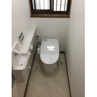 手洗いカウンター一体型のトイレですっきり空間になりました。