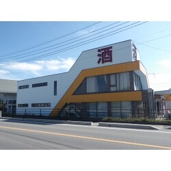 お店の外壁を塗装しきれいになりました。