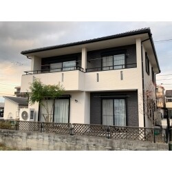 塗装工事を謳うチラシやホームページが多い中で、金属サイディングの施工事例がわかりやすく掲載されていたことでご依頼いただきました！
