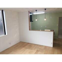 別々だったダイニングとリビングを1つの部屋として広々リビングへ生まれ変わりました。