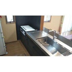 シックなデザインのキッチンをご希望されていたためグレー基調のキッチンを提案させて頂きました。