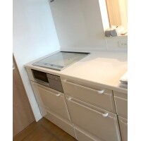 お掃除楽々"清潔”なアイボリー調キッチンへ