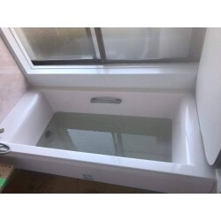 以前は、深く狭いお風呂でしたが、ユニットバスに変更したことにより広々したユニットバスとなり、足を伸ばしてくつろげるお風呂になりました。