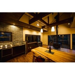 京都の町屋や和風旅館を思わせるような雰囲気にリノベーションしました。