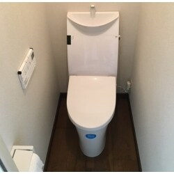 賃貸アパート1室のトイレ交換（ＬＩＸＩＬ　アステオリトイレ）クロス・CF張替