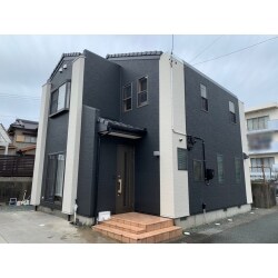 【外壁全面張替】黒と白のモノトーンカラーでまるで新築。