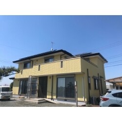 屋根・外壁共に断熱効果の高いGAINAを採用しました。
夏涼しく、冬暖かく省エネ効果抜群のお家にグレードアップです。