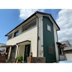玄関ドアと合わせてかっこいいツートンへカラーチェンジしました。
当初の予算をオーバーしてしまいましたが、ご満足頂ける仕上がりになりました。