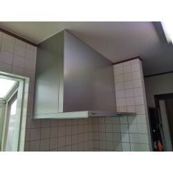 フードの厚みが薄くスタイリッシュなデザインです。フード内がフラットなので、お掃除も簡単です。