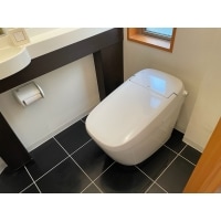 オシャレなトイレ空間に。お掃除の手軽さも大好評