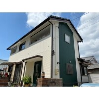 玄関ドアと合わせたオシャレなツートンカラーに