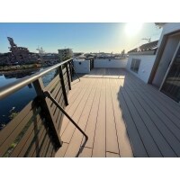 劣化したベランダが家族の憩いの場になるウッドデッキに!