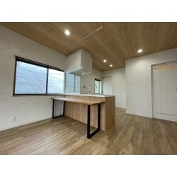 カウンターキッチンがメインの温かいお部屋に