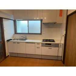 LIXIL（リクシル）のシエラでキッチンをリフォームしました。
シエラは、無駄を省いたシンプルなデザインで、使い勝手の良いキッチンです。