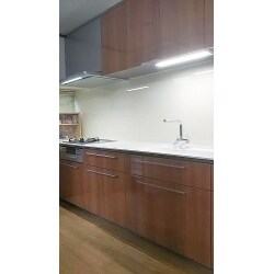 床暖を入れ冬場でも暖かく、収納力の高いTOTOクラッソで小物をしまうことができスッキリとした印象へ。

手元灯がにLEDになり明るい中料理が出来るようになりました。