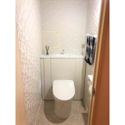 トイレ本体ももちろんのこと、トイレ空間を一新し、ほっと安らぐ憩いのトイレ空間へと変わりました。