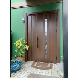 断熱ドアに交換させていただきました。

