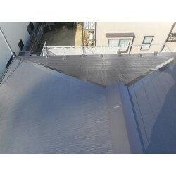 屋根の塗装工事を施工させていただきました。