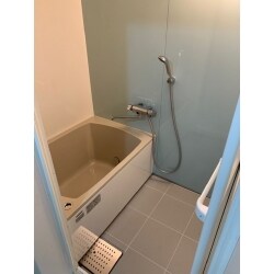 マンションの浴室をユニットバスへ交換させていただきました。
目地や壁・床の汚れが気になっていましたが、ユニットバスへの工事で、清掃性が格段に向上しました。

