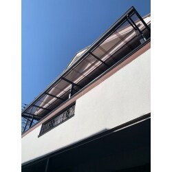 二階テラス波板交換工事を施工させていただきました。
経過年数もたっており、台風などで飛散することないように取り付けました。