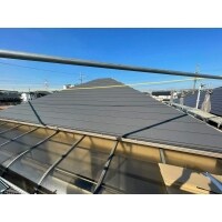 ボロボロになって落ちてくる屋根材は、上張り施工で安心施工!