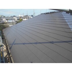 ストレート屋根の塗装工事です