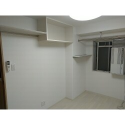 絨毯敷の洋室をフローリングにして、子ども部屋にしました
