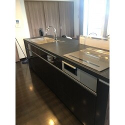 収納があってスタイリッシュなキッチン
