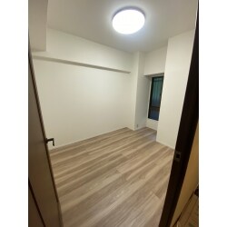 カーペットからフローリングへの貼り替え工事です。清潔感のある明るい仕上がりになりました。