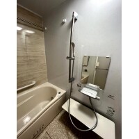 白×ベージュがオシャレな浴室へリフォーム・洗面クロス張替