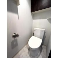 トイレ交換・リビング壁パネル貼付工事