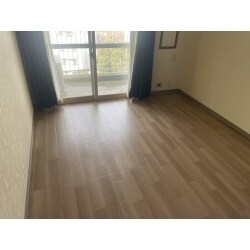 和室を洋室へ変更し、収納の襖を張替しました
