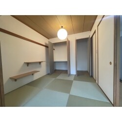 きれいにお住まいのマンションでしたが、収納を増やしさらにスッキリいたしました。