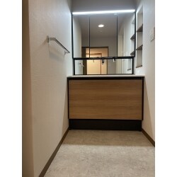 キッチンと洗面のリフォームをいたしました。
スッキリオシャレな空間に変身いたしました。