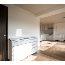 2021年１月完成。

大阪市住之江区築４０年以上のマンション。

見せる収納のオープンシェルフを設置。

和室から洋室にリフォームし、リビングを広くしました。

キッチンは、お掃除しやすいホーローキッチンパネルのタカラスタンダードを採用。

洗面所は、Panasonicの洗面台Cラインと、Panasonicのドアでお色を合わせて統一感を持たせました

まるで新築のように生まれ変わりました。