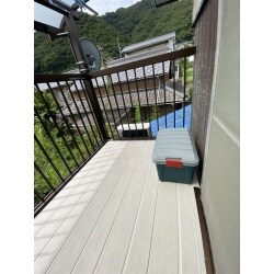 床板はもちろん、テラス屋根から手すりまで全て新しく施工しました
